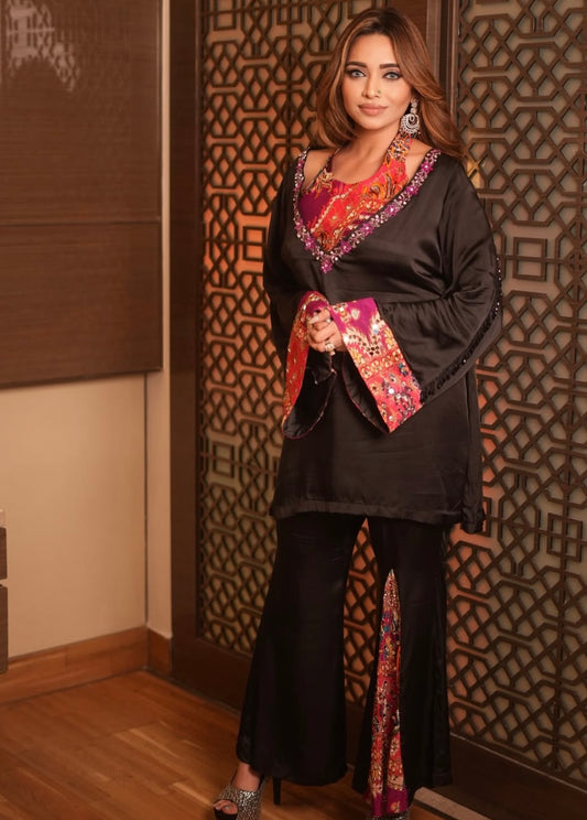 Black dress paired with a dazzling mirror work dupatta