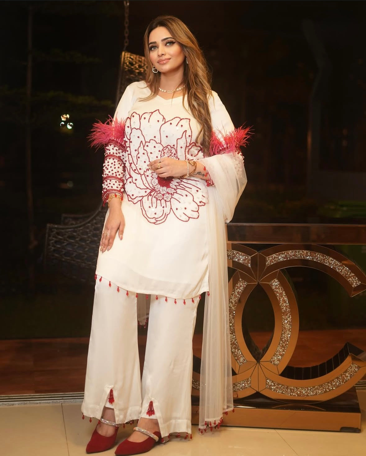 showcases a timeless blend of red and white